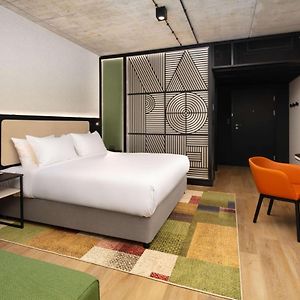 Zimmer mit Kingsize-Bett